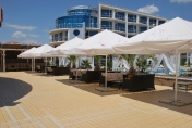 Atlantis Hotel & Spa - Pænt møbleret lejlighed med 2 soverum, 3 terrasser - udsigt til pool området og Sortehavet