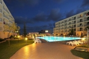 Atlantis Hotel & Spa - Pænt møbleret lejlighed med 2 soverum, 3 terrasser - udsigt til pool området og Sortehavet
