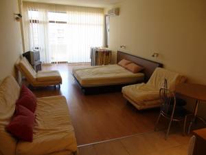 Avenuecenter - Møbleret studio lejlighed - central placering i Sunny Beach